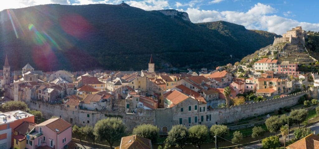 Finalborgo il Gioiello Medievale della Liguria di Ponente