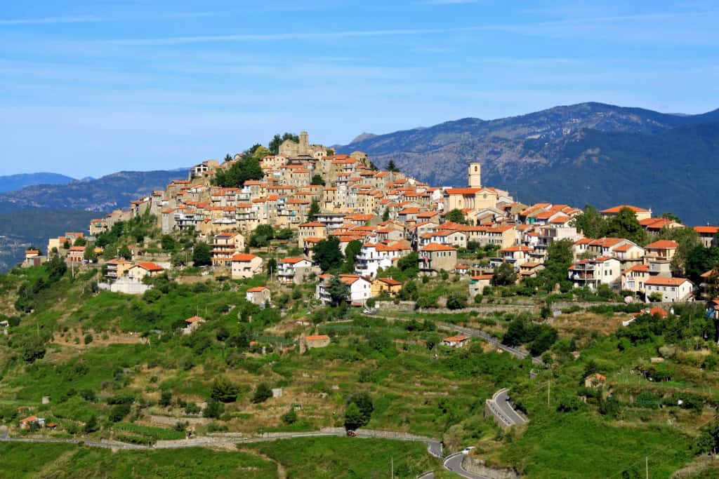 Bajardo: cosa vedere nel borgo dell’entroterra imperiese