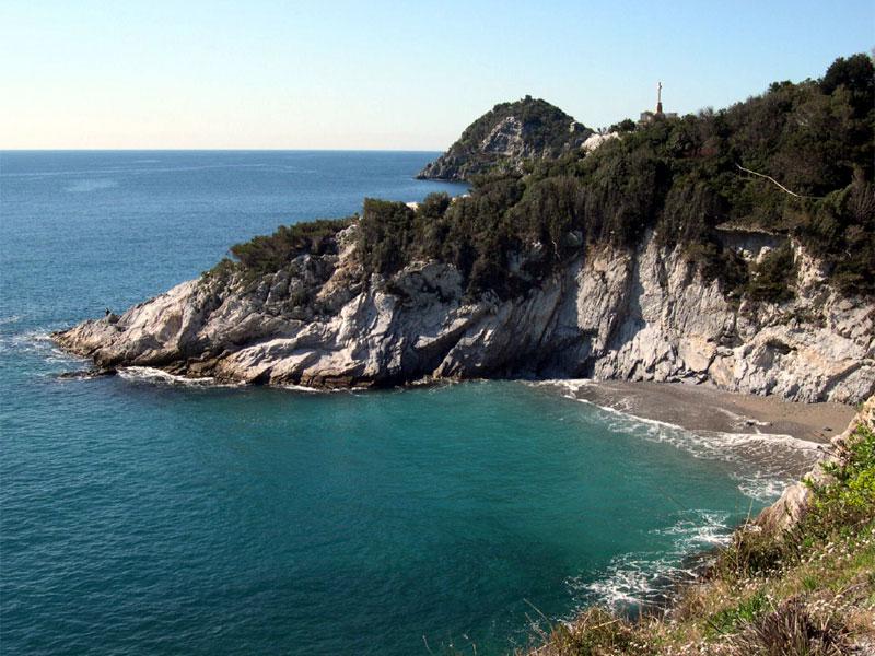 Punta Prodani: una baia incantevole tra le meraviglie della Liguria
