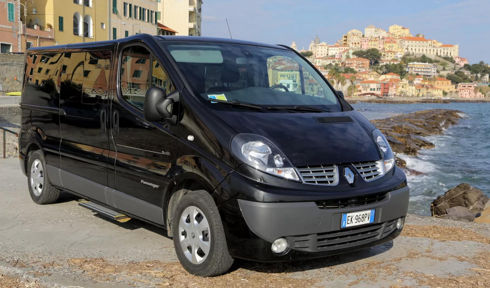 LOCATION AVEC CHAFFEUR "GIANNI" MINIVAN & SCOOTER